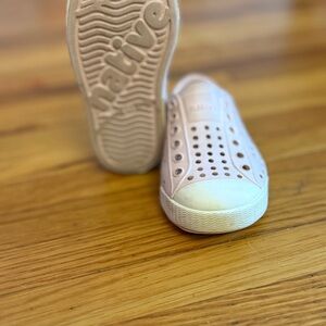 Native Kids Sneakers in Light Pink